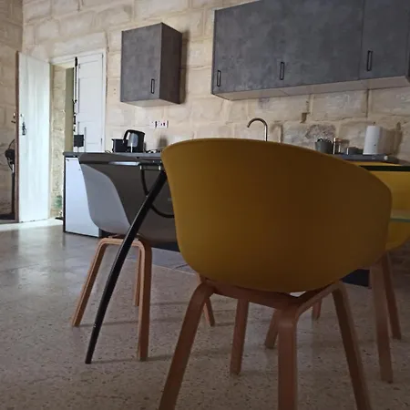 Beautiful Studio Apartment In Qormi Malta Buitenkant foto