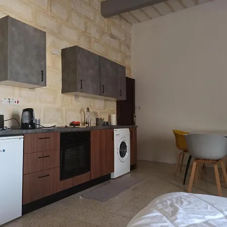 Beautiful Studio Apartment In Qormi Malta Buitenkant foto